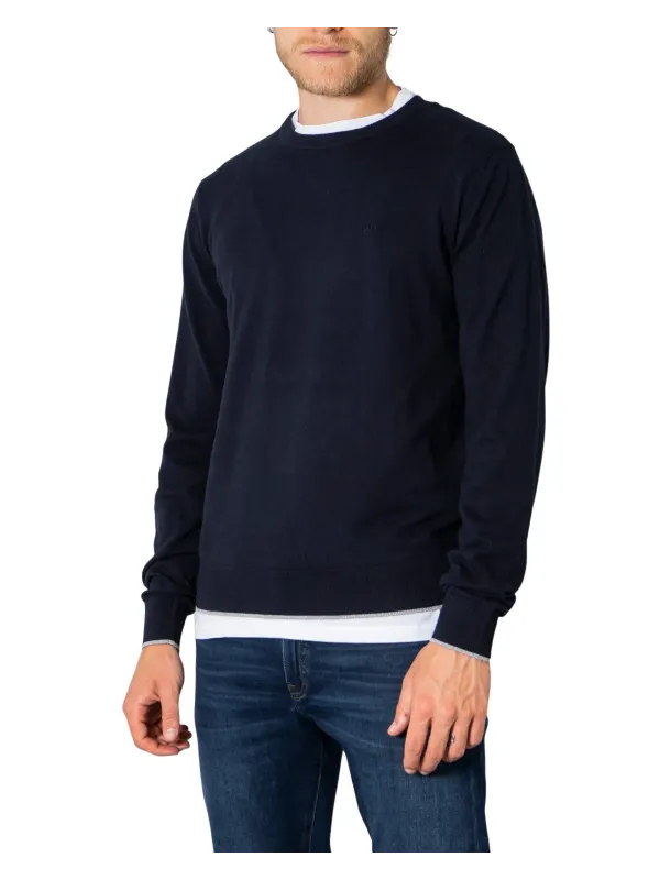 Dunkler Kapuzenpullover mit weißen Details