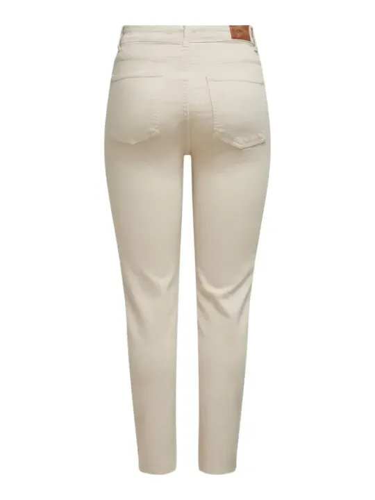 Weiße Jeans mit Lederetikett