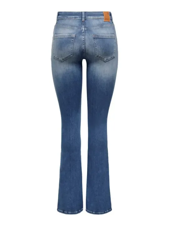 Helle Jeans im Boyfriend-Stil