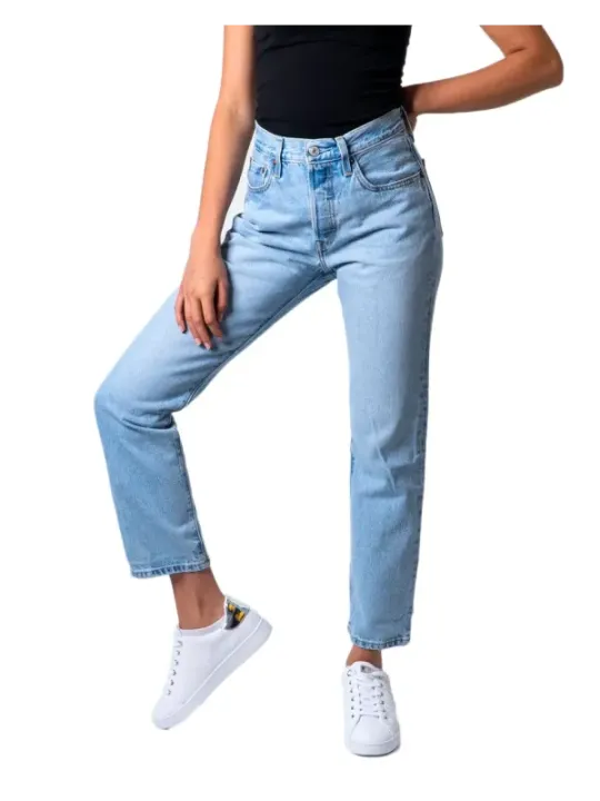 Helle, geschnittene Jeans mit geradem Bein