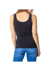 Dunkelgraues Tanktop, weibliches Model trägt