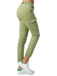 Grüne Damen Jogginghose mit Sneakern