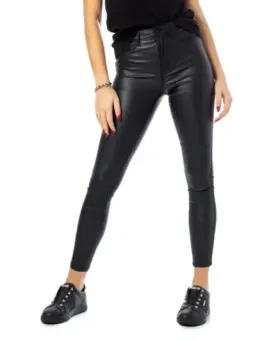 Schwarze Lederhose, hoher Bund