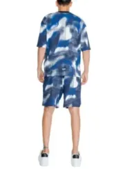 Mann trägt Armani Exchange 475627