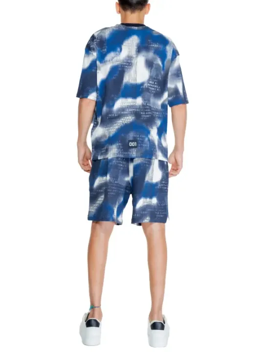 Mann trägt Armani Exchange 475627