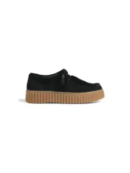 Schwarzer Clarks Schuh mit Profilsohle