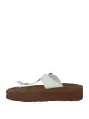 Weiße Riemchensandalen mit Silber-Schnalle