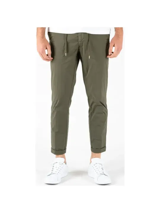 Grüne Herrenhose mit Knopfleiste