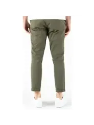Olivgrüne Hose, schmal geschnitten