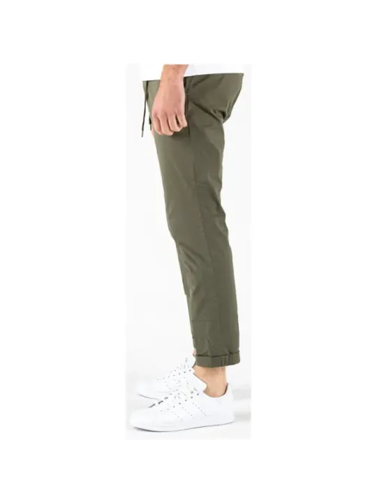 Olivgrüne, schmale Lyle & Scott Hose