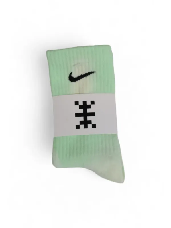 Grüne Nike Laufsocke mit Logo