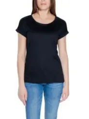 Schwarzes T-Shirt mit Jeans
