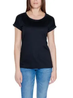 Schwarzes T-Shirt mit Jeans