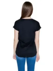 Graues T-Shirt mit Jeans