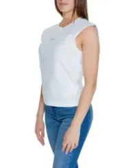 Weiße ärmellose Oberteil mit Jeans