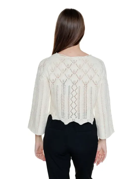 Cremefarbener Pullover mit Diamantmuster