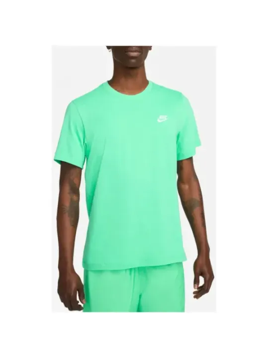 Nike grünes T-Shirt und Shorts