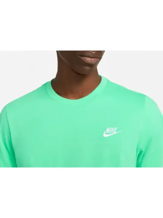Grünes Nike-T-Shirt mit Logo
