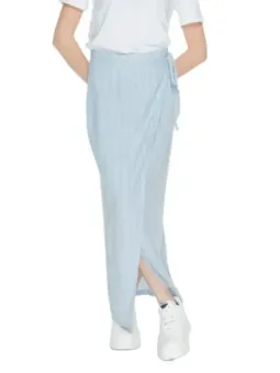 Hellerblauer plissierter Rock mit Gürtel