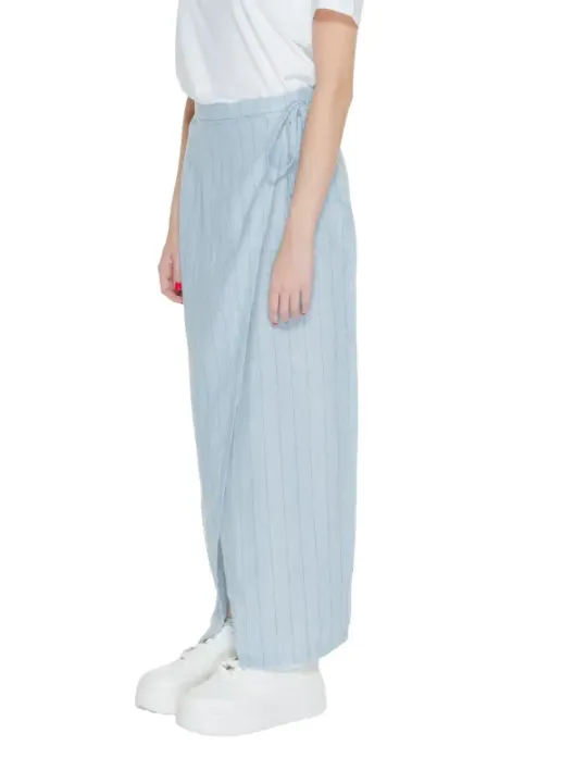 Heller blauer Wickel-Maxirock