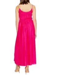 Langes, glänzendes, pinkes Kleid hinten