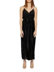 Schwarzes Sommerkleid mit Spaghetti-Trägern