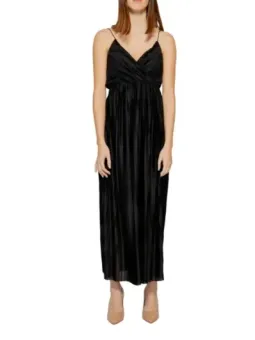 Schwarzes Sommerkleid mit Spaghetti-Trägern