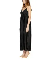 Schwarzes Seidenabendkleid mit Spaghettiträgern