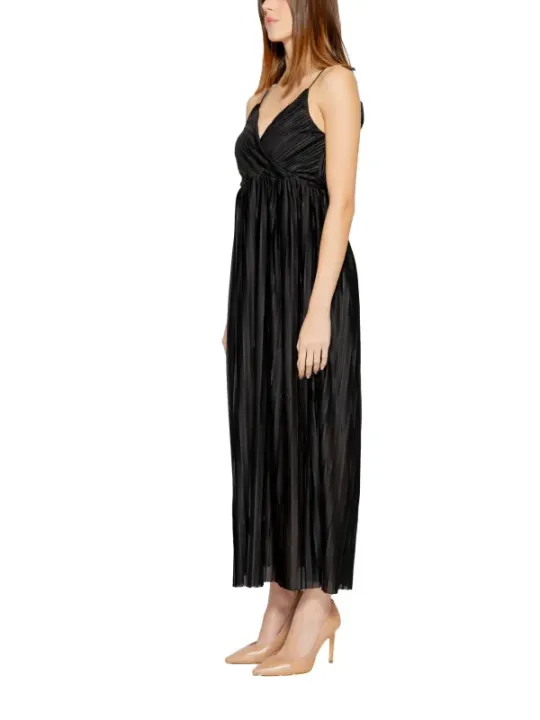 Schwarzes Seidenabendkleid mit Spaghettiträgern