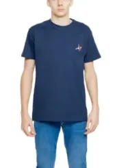 Junge in blauem Hydra-Outfit