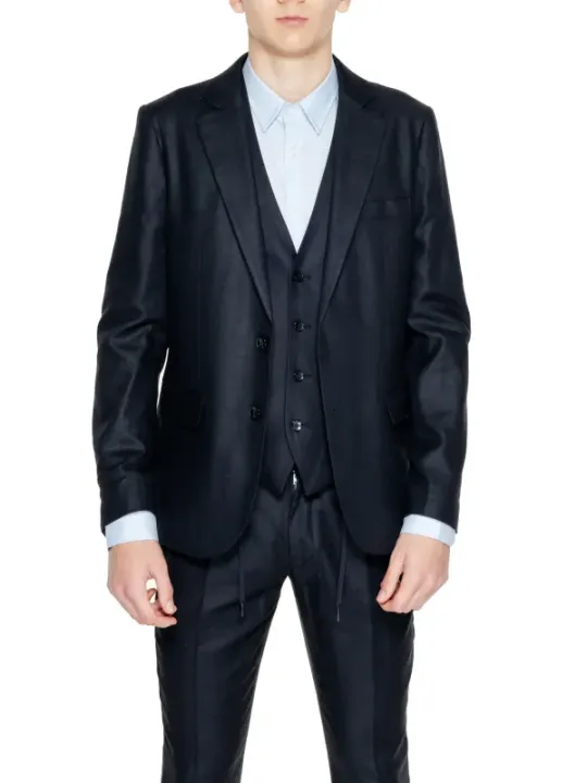 Schwarzer Satinanzug mit Weste