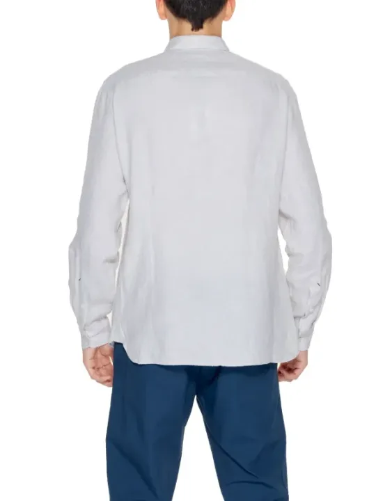 Weißes Hemd mit Knopfleiste und Kragen