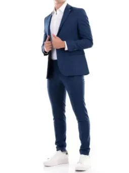 Marineblauer Mulish-Anzug mit Sneakers