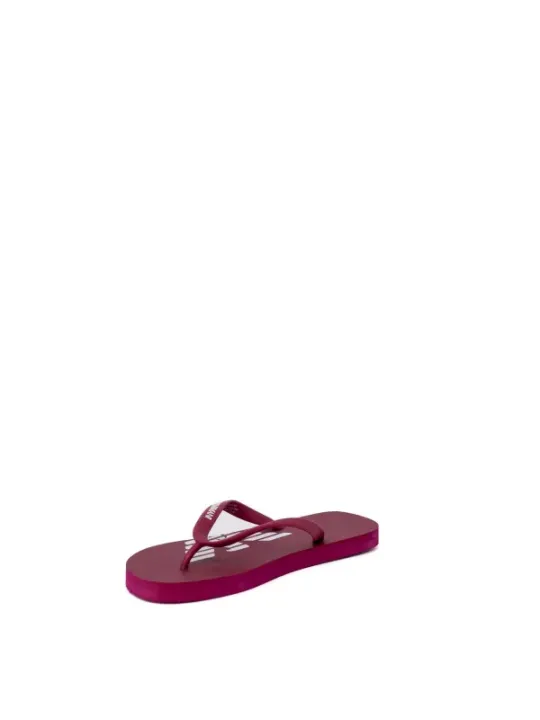 Burgunderfarbene Emporio Armani Flip-Flops Nahaufnahme