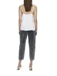 Weißes Strickmuster, kurzer Tanktop.