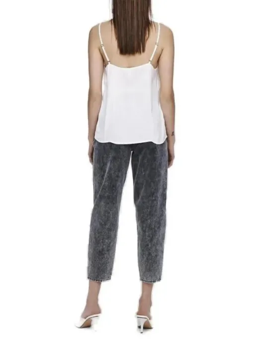 Weißes Strickmuster, kurzer Tanktop.