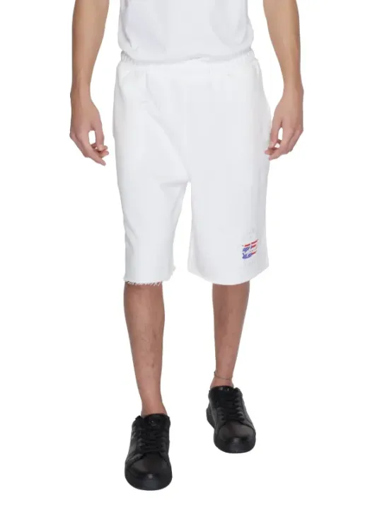 Weiße Shorts mit blauem Logo