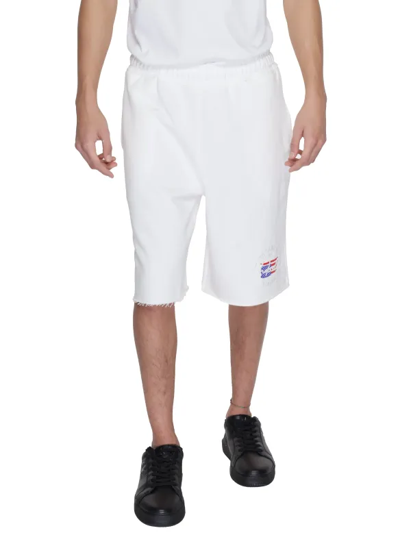 Weiße Shorts mit blauem Logo
