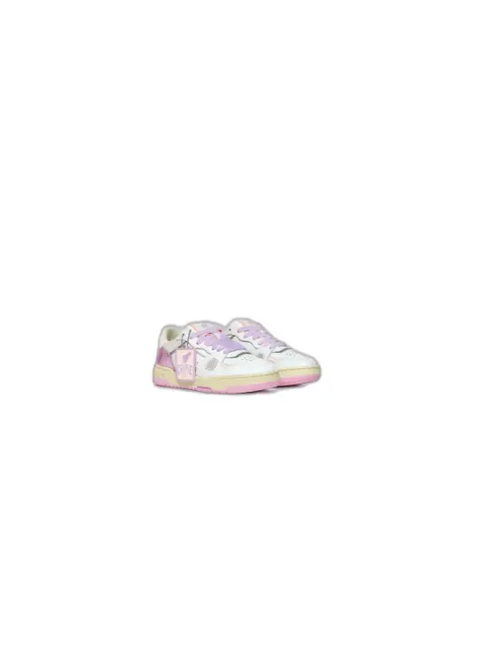 Weiße Sneaker mit pinkfarbenen Akzenten