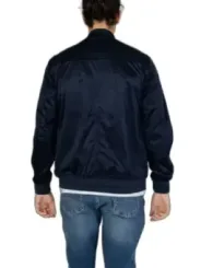 Navy Bomberjacke mit Jeans