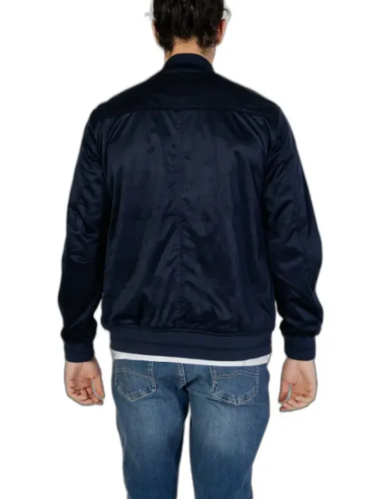 Navy Bomberjacke mit Jeans