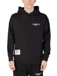 Schwarzer Kapuzenpullover mit weißem Logo