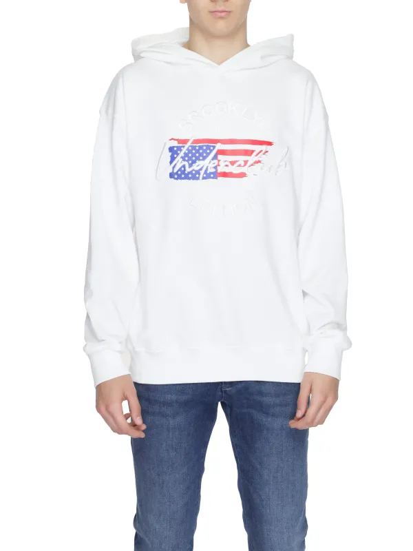 Junge trägt Underclub Kapuzenpullover weiß