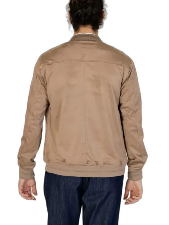 Tan Nylon Jacke Herren Rückenansicht