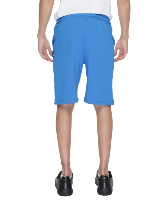 Blaue Shorts lässiger Sommerlook