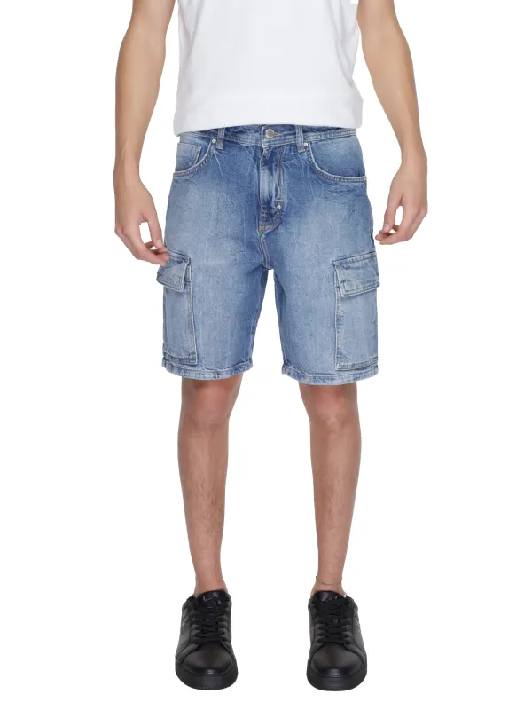 Leichte blaue Denim-Shorts mit Taschen