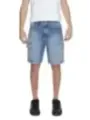 Leichte blaue Denim-Shorts mit Taschen