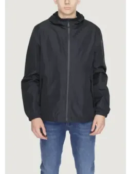 Schwarze Jacke, blauer Jeans, Modell