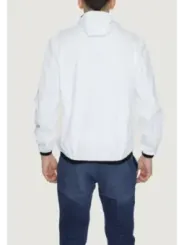 Weiße Kapuzenjacke mit schwarzen Akzenten