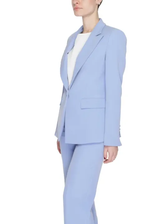 Helles Blazer-Kostüm, professionelle Damenmode